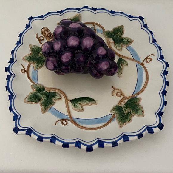 Bella Casa by Ganz 8" Wall Plate Decor Hand Painted Ceramic 3D Fruit Vine Grapes - Picture 1 of 9